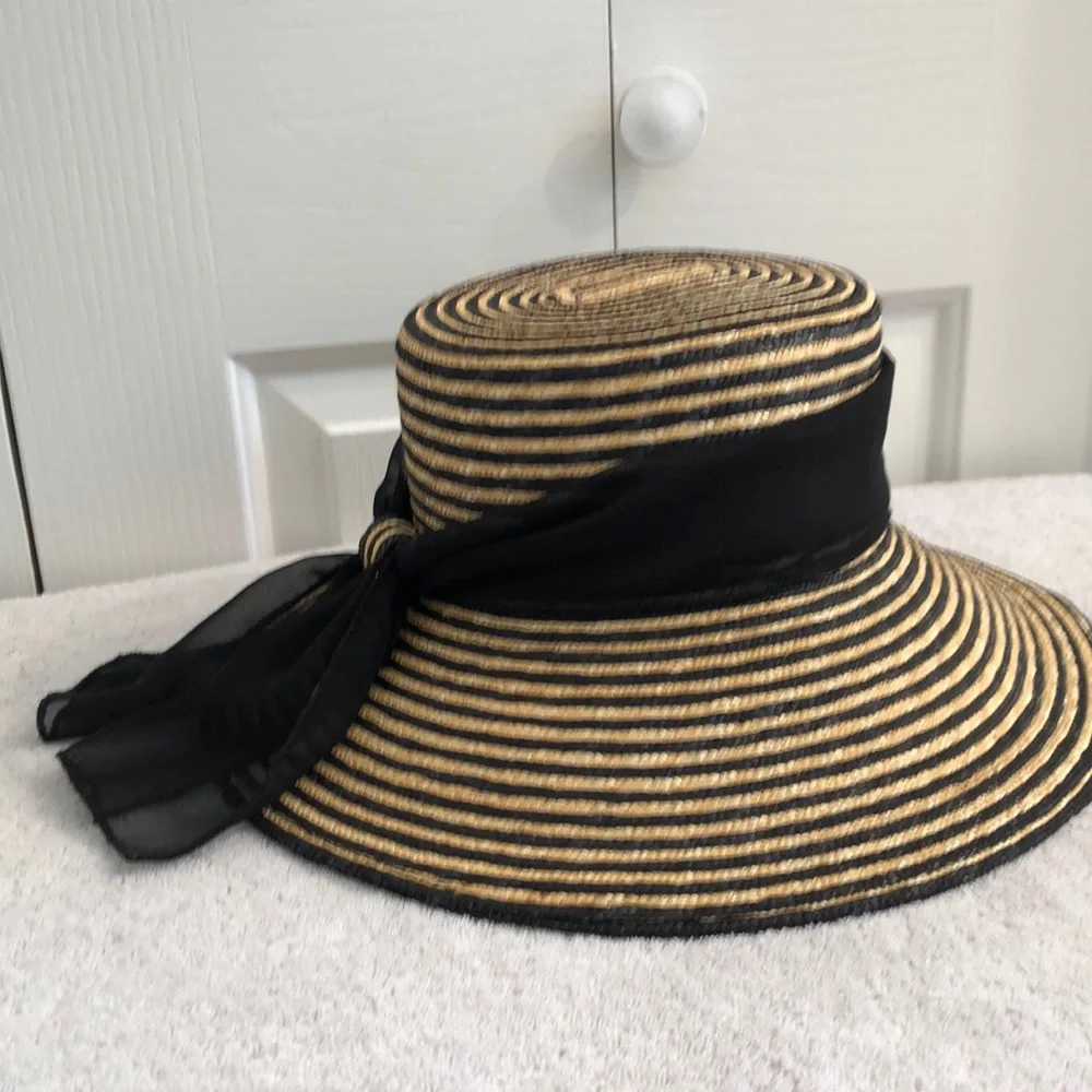 Straw and black striped hat pretty and clean - Picture 1 of 5